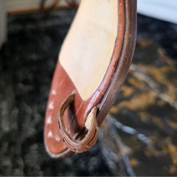 FRYE Avery Toe Ring Boho Leather Sandals Sz 7.5M Ankle Strap Studded Brown Low - Picture 12 of 12